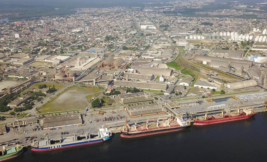 Nesta quarta-feira (5), Dia Internacional do Meio Ambiente, a equipe dos Portos do Paraná promove uma palestra sobre Emissões Atmosférica para os alunos do curso de Técnico de Meio Ambiente do Centro Estadual de Educação Profissional Dr. Brasílio Machado, em Antonina. - Foto: José Fernando Ogura/ANPr