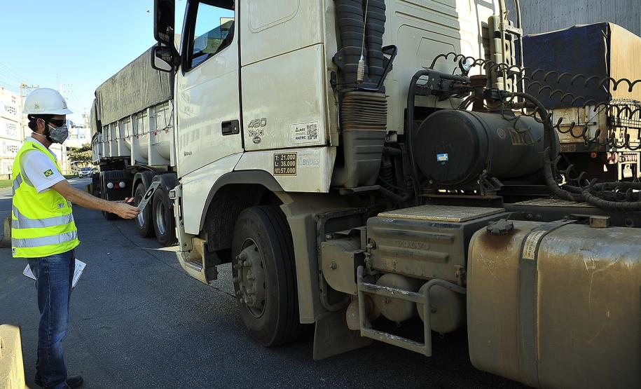 Nesta quarta-feira (5), Dia Internacional do Meio Ambiente, a equipe dos Portos do Paraná promove uma palestra sobre Emissões Atmosférica para os alunos do curso de Técnico de Meio Ambiente do Centro Estadual de Educação Profissional Dr. Brasílio Machado, em Antonina.   -  Foto: Ivan Bueno/Arquivo APPA