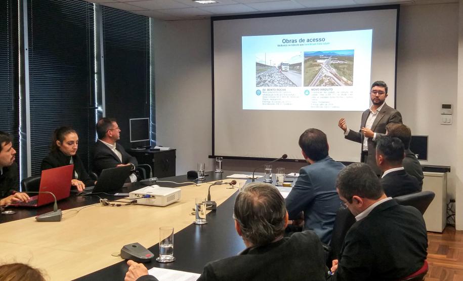 A Administração dos Portos do Paraná vai retomar os estudos para implantação do sistema unificado de identificação, rastreamento e autenticação de mercadorias no Estado. O diretor-presidente Luiz Fernando Garcia participou nesta terça-feira (11) do 3º Workshop Brasil ID Smart Port, na sede do Ministério Público do Estado, em Curitiba. - Curitiba, 11/06/2019 - Foto: Cláudio Neves/APPA