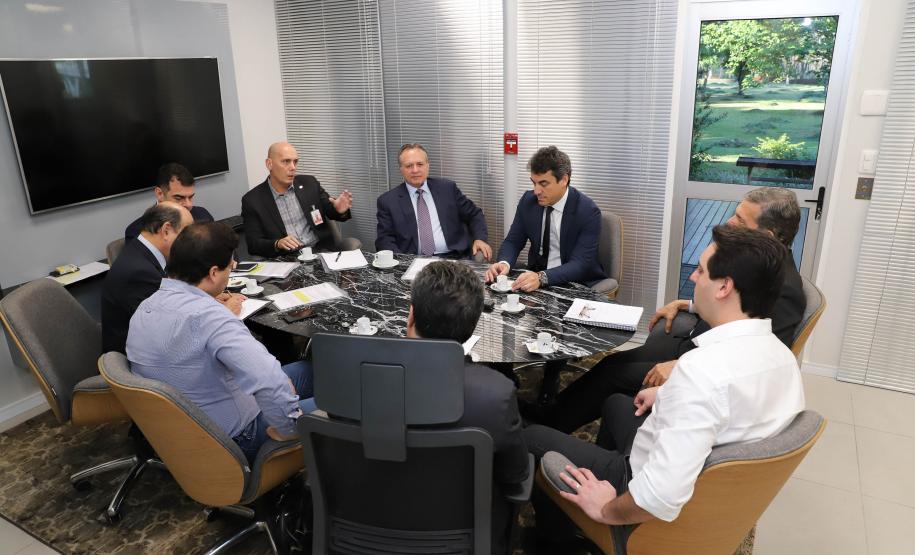 Governador carlos Massa Ratinho Junior durante encontro com o diretor - geral brasileiro da Itaipu Binacional, general Joaquin Silva e Luna - Foz do Iguaçu, 12/06/2019 - Foto: Rodrigo Félix Leal/ANPr