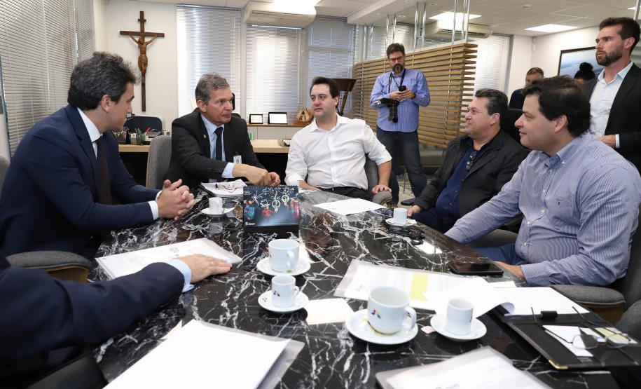 Governador carlos Massa Ratinho Junior durante encontro com o diretor - geral brasileiro da Itaipu Binacional, general Joaquin Silva e Luna - Foz do Iguaçu, 12/06/2019 - Foto: Rodrigo Félix Leal/ANPr