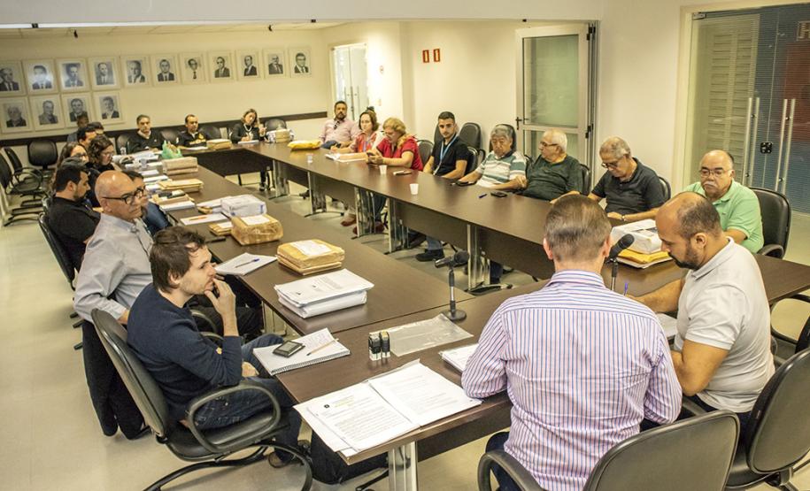 A Diretoria de Engenharia e Manutenção dos Portos do Paraná já analisa as propostas técnicas que concorrem para desenvolver o projeto executivo da avenida Ayrton Senna da Silva. O projeto é para restauração e ampliação da capacidade do trecho urbano, com 8,1 quilômetros de extensão, entre a continuação da BR 277 e o Porto de Paranaguá. p Paranaguá, 12/06/2019 - Foto: Cláudio Neves/APPA