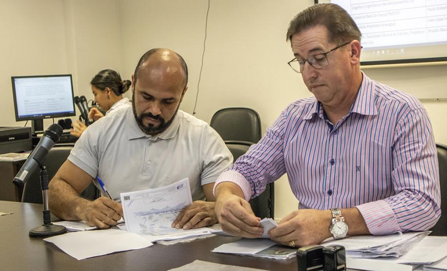 A Diretoria de Engenharia e Manutenção dos Portos do Paraná já analisa as propostas técnicas que concorrem para desenvolver o projeto executivo da avenida Ayrton Senna da Silva. O projeto é para restauração e ampliação da capacidade do trecho urbano, com 8,1 quilômetros de extensão, entre a continuação da BR 277 e o Porto de Paranaguá. p Paranaguá, 12/06/2019 - Foto: Cláudio Neves/APPA