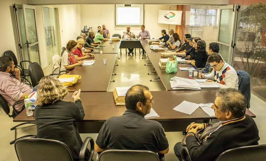 A Diretoria de Engenharia e Manutenção dos Portos do Paraná já analisa as propostas técnicas que concorrem para desenvolver o projeto executivo da avenida Ayrton Senna da Silva. O projeto é para restauração e ampliação da capacidade do trecho urbano, com 8,1 quilômetros de extensão, entre a continuação da BR 277 e o Porto de Paranaguá. p Paranaguá, 12/06/2019 - Foto: Cláudio Neves/APPA