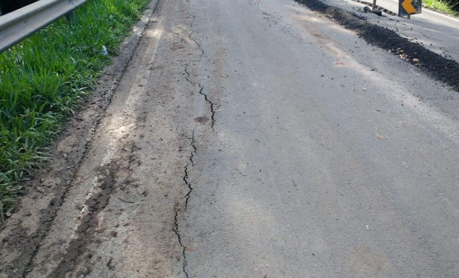 O Departamento de Estradas de Rodagem do Paraná (DER/PR) alerta que a PR-340 continua totalmente interditada no trecho que vai do entroncamento com a BR-153 até o trevo da PR-160, entre os municípios de Tibagi e Telêmaco Borba, na região dos Campos Gerais. Foto: Divulgação DER