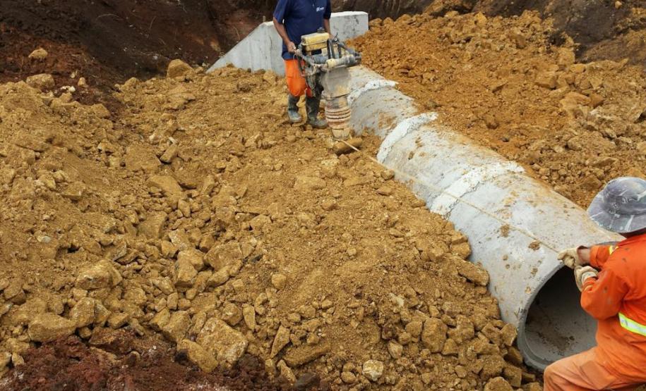 Obras na rodovia que liga Irati a São Mateus do Sul começaram em março e devem ser finalizadas até novembro de 2020. A primeira fase da obra está em andamento desde março, com os serviços de remoção da camada vegetal, drenagem, terraplanagem, construção de bueiros e galerias e implantação de pedreiras e usinas nas proximidades de Irati. - Irati, 25/06/2019 - Foto: Divulgação DER