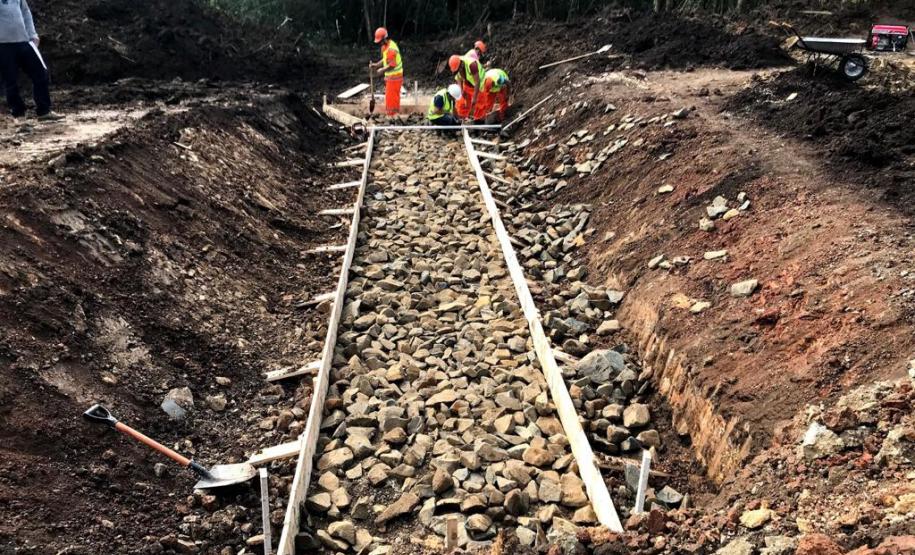 Obras na rodovia que liga Irati a São Mateus do Sul começaram em março e devem ser finalizadas até novembro de 2020. A primeira fase da obra está em andamento desde março, com os serviços de remoção da camada vegetal, drenagem, terraplanagem, construção de bueiros e galerias e implantação de pedreiras e usinas nas proximidades de Irati. - Irati, 25/06/2019 - Foto: Divulgação DER