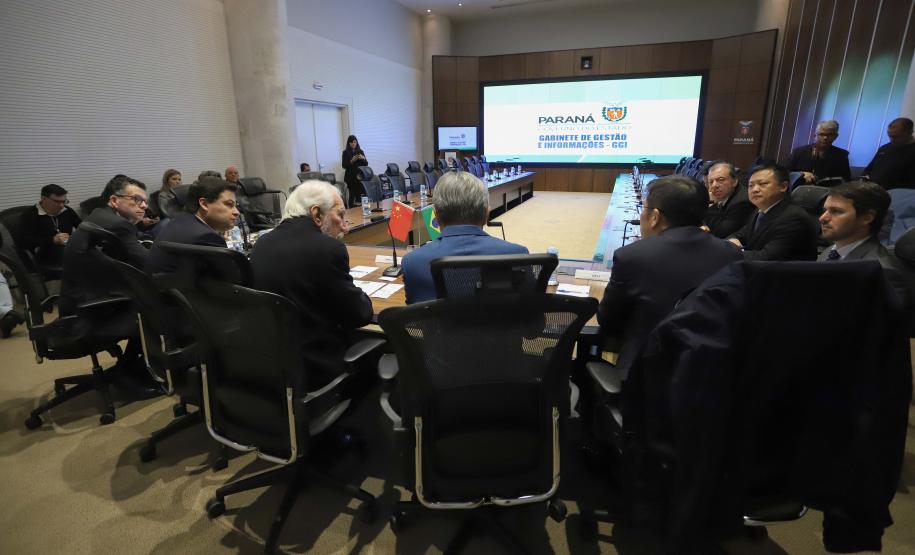 O vice-governador Darci Piana, recebe delegação chinesa, no Palácio Iguaçu. Participaram: Ceo da CCCC Chang Youngbu; presidente da CCCC no Brasil, Lin Li; presidente da Concremat, Mauro Viegas Neto; presidente da SDC do Brasil, Luo Jung; secretário de Infraestrutura e Logística, Sandro Alex; presidente da Paraná Desenvolvimento, Eduardo Bekin e o superintendente dos Portos do Paraná, Luiz Fernando Garcia.Curitiba, 08-07-19.Foto: Arnaldo Alves / ANPr.