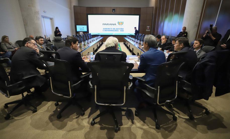 O vice-governador Darci Piana, recebe delegação chinesa, no Palácio Iguaçu. Participaram: Ceo da CCCC Chang Youngbu; presidente da CCCC no Brasil, Lin Li; presidente da Concremat, Mauro Viegas Neto; presidente da SDC do Brasil, Luo Jung; secretário de Infraestrutura e Logística, Sandro Alex; presidente da Paraná Desenvolvimento, Eduardo Bekin e o superintendente dos Portos do Paraná, Luiz Fernando Garcia.Curitiba, 08-07-19.Foto: Arnaldo Alves / ANPr.