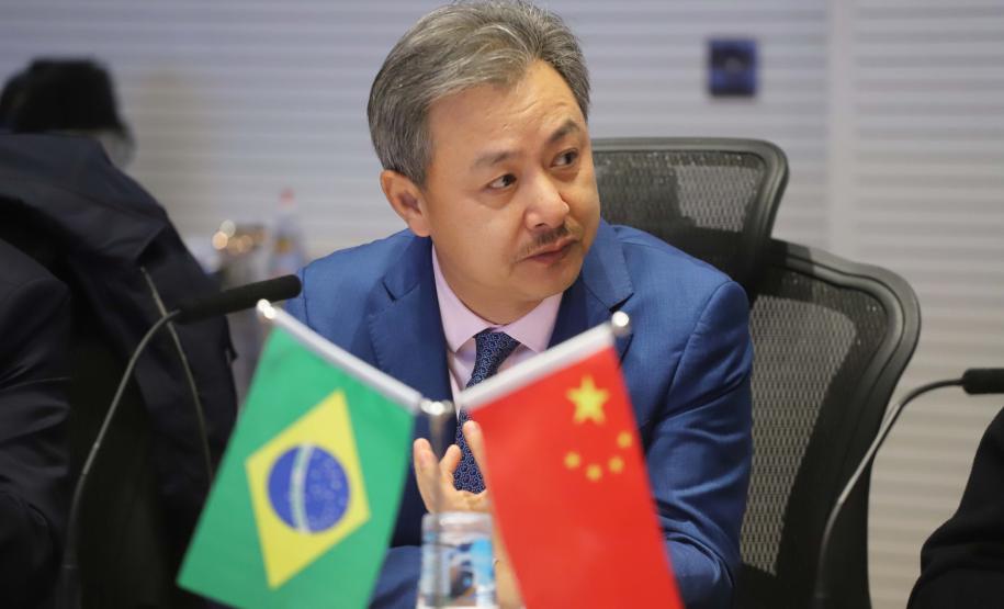 O vice-governador Darci Piana, recebe delegação chinesa, no Palácio Iguaçu. Participaram: Ceo da CCCC Chang Youngbu; presidente da CCCC no Brasil, Lin Li; presidente da Concremat, Mauro Viegas Neto; presidente da SDC do Brasil, Luo Jung; secretário de Infraestrutura e Logística, Sandro Alex; presidente da Paraná Desenvolvimento, Eduardo Bekin e o superintendente dos Portos do Paraná, Luiz Fernando Garcia.Curitiba, 08-07-19.Foto: Arnaldo Alves / ANPr.