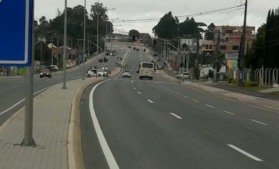 Na PR-417, a Rodovia da Uva, estão sendo duplicados 4,9 quilômetros, que também incluem ciclovia, calçadas, semáforos, iluminação e canteiro central, um investimento de R$ 33,4 milhões. Foto: Divulgação/DER