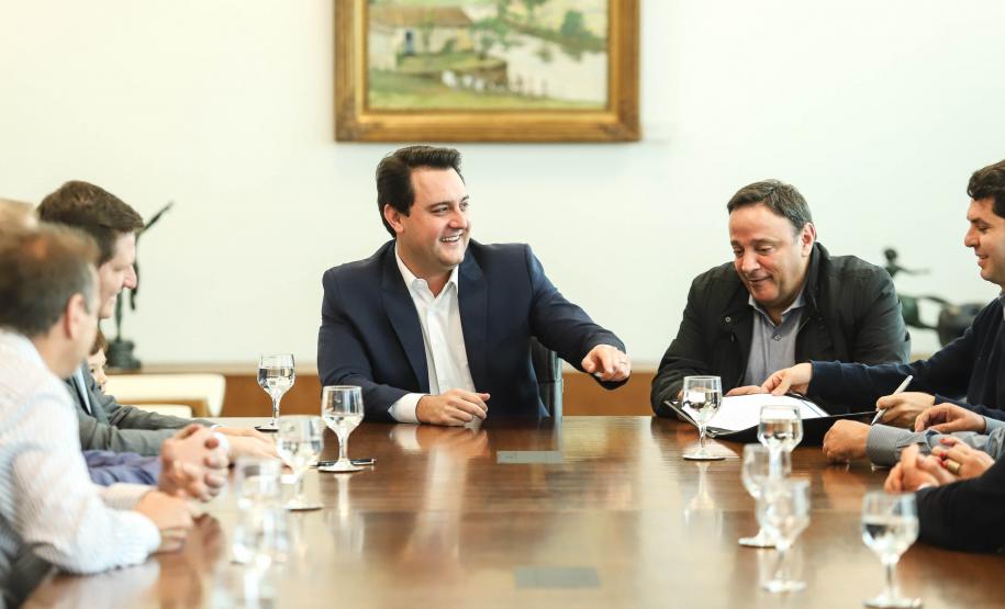 O governador Carlos Massa Ratinho Junior autorizou nesta segunda-feira (22) o repasse de R$ 4 milhões para o recape da Rua Marechal Deodoro da Fonseca, em União da Vitória, no Sul do Estado. A via é uma das mais importantes do município e atravessa quatro bairros, além de fazer a ligação da região Sul com o Sudoeste paranaense e também com Santa Catarina.Foto: Rodrigo Felix Leal/ANPr