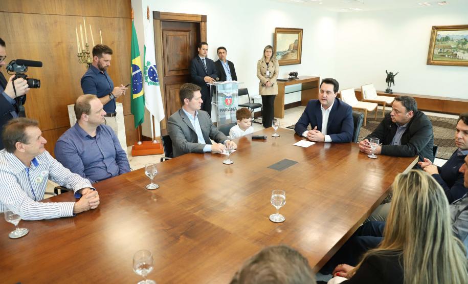 O governador Carlos Massa Ratinho Junior autorizou nesta segunda-feira (22) o repasse de R$ 4 milhões para o recape da Rua Marechal Deodoro da Fonseca, em União da Vitória, no Sul do Estado. A via é uma das mais importantes do município e atravessa quatro bairros, além de fazer a ligação da região Sul com o Sudoeste paranaense e também com Santa Catarina.Foto: Rodrigo Felix Leal/ANPr