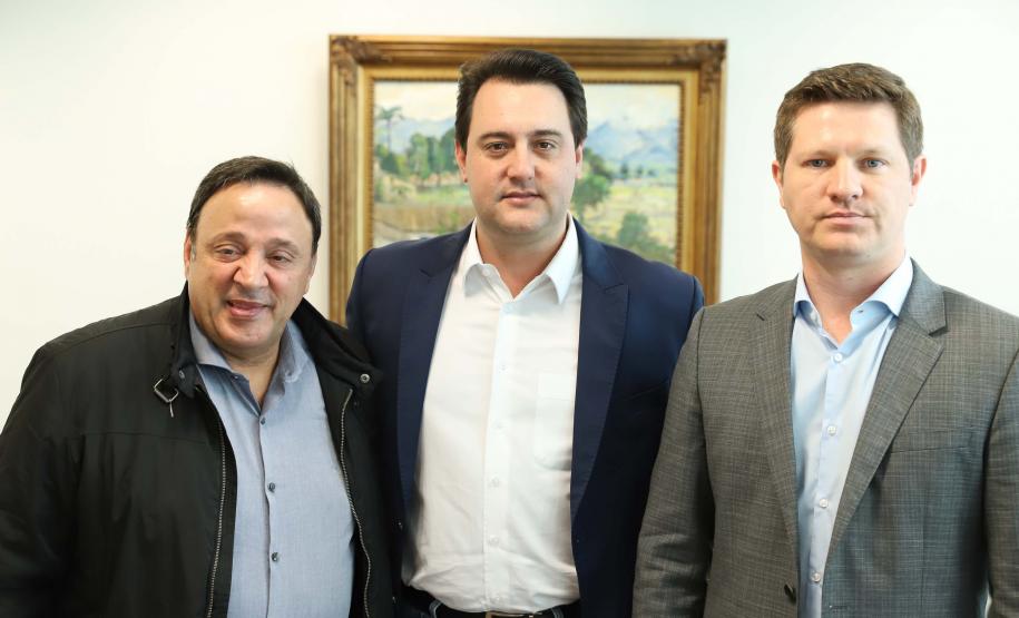 O governador Carlos Massa Ratinho Junior autorizou nesta segunda-feira (22) o repasse de R$ 4 milhões para o recape da Rua Marechal Deodoro da Fonseca, em União da Vitória, no Sul do Estado. A via é uma das mais importantes do município e atravessa quatro bairros, além de fazer a ligação da região Sul com o Sudoeste paranaense e também com Santa Catarina.Foto:Rodrigo Felix Leal /ANPr