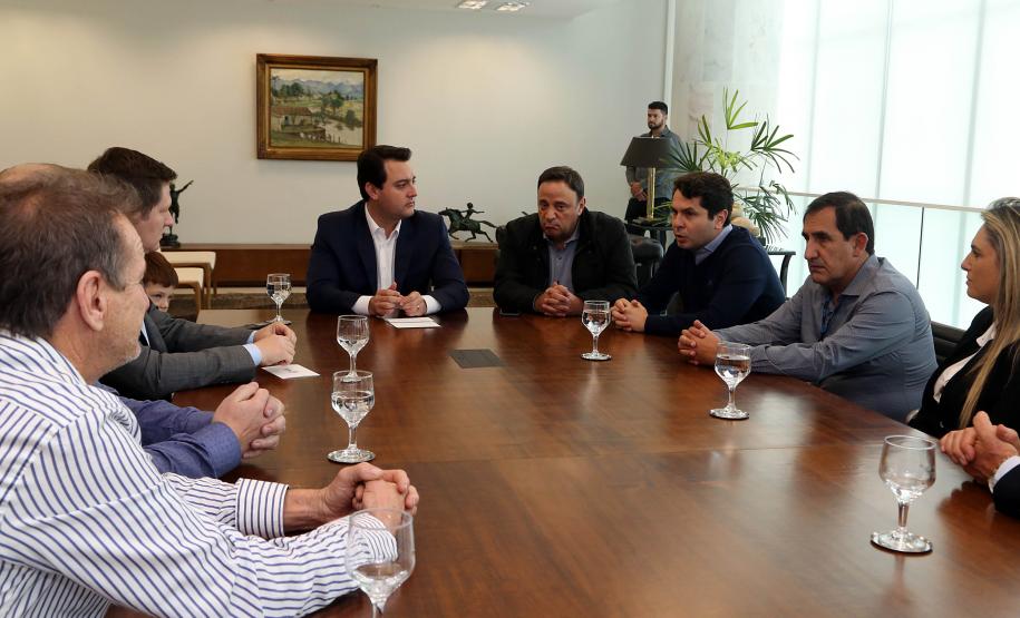 O governador Carlos Massa Ratinho Junior autorizou nesta segunda-feira (22) o repasse de R$ 4 milhões para o recape da Rua Marechal Deodoro da Fonseca, em União da Vitória, no Sul do Estado. A via é uma das mais importantes do município e atravessa quatro bairros, além de fazer a ligação da região Sul com o Sudoeste paranaense e também com Santa Catarina.Foto: Gilson Abreu /ANPr