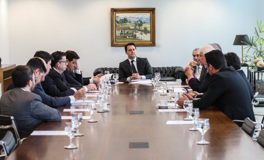 O governador Carlos Massa Ratinho Junior recebeu nesta quarta-feira (7), no Palácio Iguaçu, dirigentes da OnlyStars, que representam grupos empresariais chineses e portugueses no Brasil. Curitiba, 05/08/2019 -Foto: Geraldo Bubniak/ANPr