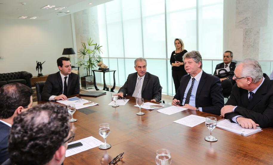 O governador Carlos Massa Ratinho Junior recebeu nesta quarta-feira (7), no Palácio Iguaçu, dirigentes da OnlyStars, que representam grupos empresariais chineses e portugueses no Brasil. Curitiba, 05/08/2019 -Foto: Geraldo Bubniak/ANPr