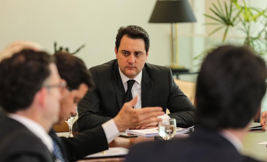 O governador Carlos Massa Ratinho Junior recebeu nesta quarta-feira (7), no Palácio Iguaçu, dirigentes da OnlyStars, que representam grupos empresariais chineses e portugueses no Brasil. Curitiba, 05/08/2019 -Foto: Geraldo Bubniak/ANPr