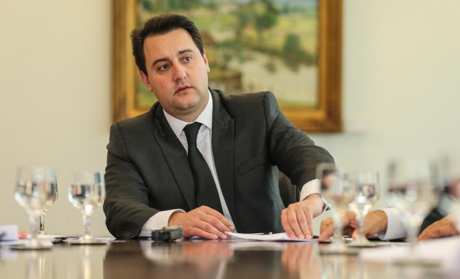 O governador Carlos Massa Ratinho Junior recebeu nesta quarta-feira (7), no Palácio Iguaçu, dirigentes da OnlyStars, que representam grupos empresariais chineses e portugueses no Brasil. Curitiba, 05/08/2019 -Foto: Geraldo Bubniak/ANPr