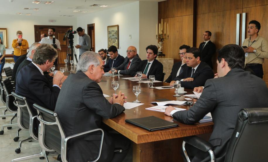 O governador Carlos Massa Ratinho Junior recebeu nesta quarta-feira (7), no Palácio Iguaçu, dirigentes da OnlyStars, que representam grupos empresariais chineses e portugueses no Brasil. Curitiba, 05/08/2019 -Foto: Geraldo Bubniak/ANPr