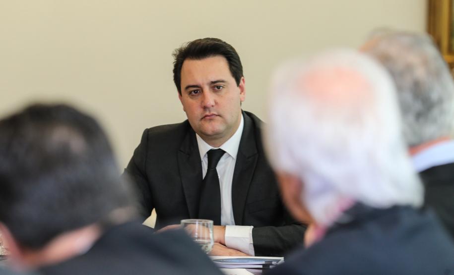 O governador Carlos Massa Ratinho Junior recebeu nesta quarta-feira (7), no Palácio Iguaçu, dirigentes da OnlyStars, que representam grupos empresariais chineses e portugueses no Brasil. Curitiba, 05/08/2019 -Foto: Geraldo Bubniak/ANPr