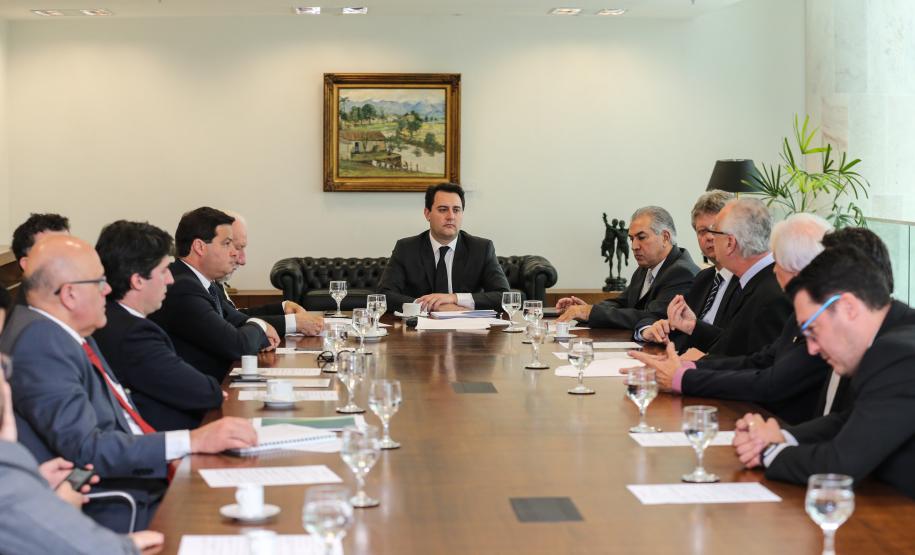 O governador Carlos Massa Ratinho Junior recebeu nesta quarta-feira (7), no Palácio Iguaçu, dirigentes da OnlyStars, que representam grupos empresariais chineses e portugueses no Brasil. Curitiba, 05/08/2019 -Foto: Geraldo Bubniak/ANPr