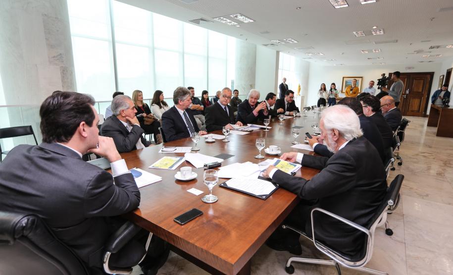 O governador Carlos Massa Ratinho Junior recebeu nesta quarta-feira (7), no Palácio Iguaçu, dirigentes da OnlyStars, que representam grupos empresariais chineses e portugueses no Brasil. Curitiba, 05/08/2019 -Foto: Geraldo Bubniak/ANPr