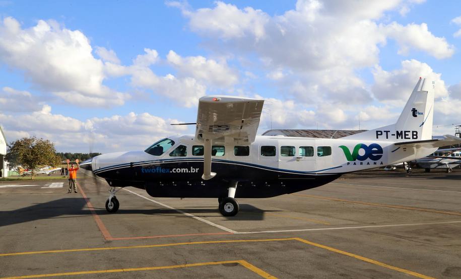 O Paraná passa a ter a maior malha aeroviária do País com o início nesta quarta-feira (07) do programa Voe Paraná. O novo pacote aéreo regional foi lançado pelo governador Carlos Massa Ratinho Junior no Aeroporto do Bacacheri, em Curitiba, e vai atender 12 cidades, de todas as regiões do Estado.Foto Gilson Abreu AENPr
