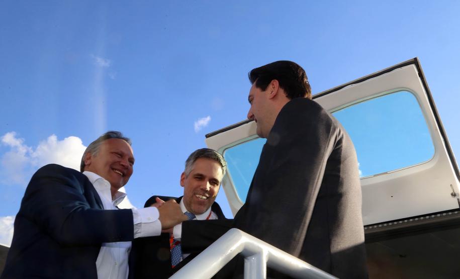 O Paraná passa a ter a maior malha aeroviária do País com o início nesta quarta-feira (07) do programa Voe Paraná. O novo pacote aéreo regional foi lançado pelo governador Carlos Massa Ratinho Junior no Aeroporto do Bacacheri, em Curitiba, e vai atender 12 cidades, de todas as regiões do Estado.Foto Gilson Abreu AENPr