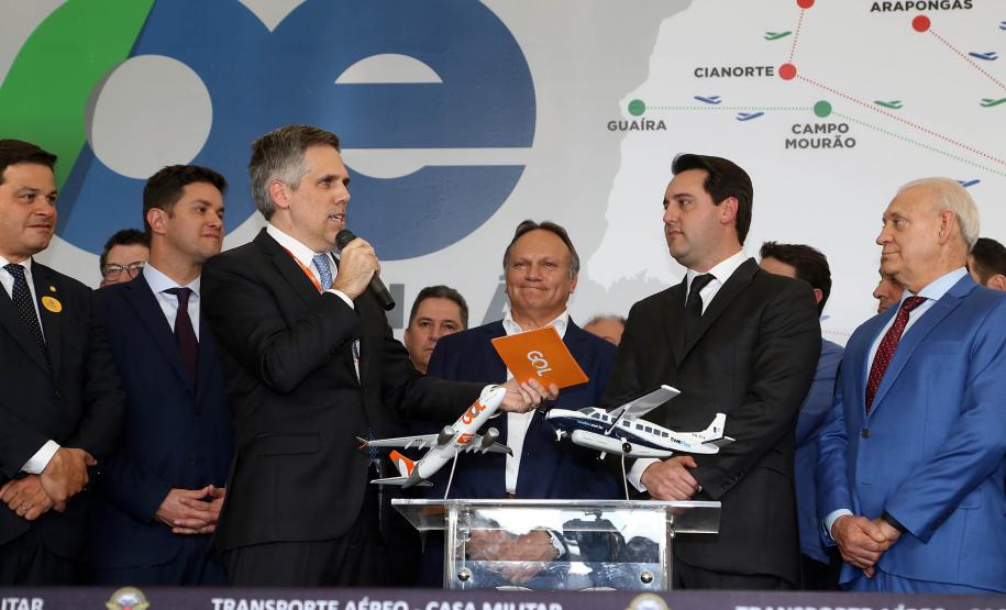 O Paraná passa a ter a maior malha aeroviária do País com o início nesta quarta-feira (07) do programa Voe Paraná. O novo pacote aéreo regional foi lançado pelo governador Carlos Massa Ratinho Junior no Aeroporto do Bacacheri, em Curitiba, e vai atender 12 cidades, de todas as regiões do Estado.Foto Gilson Abreu AENPr