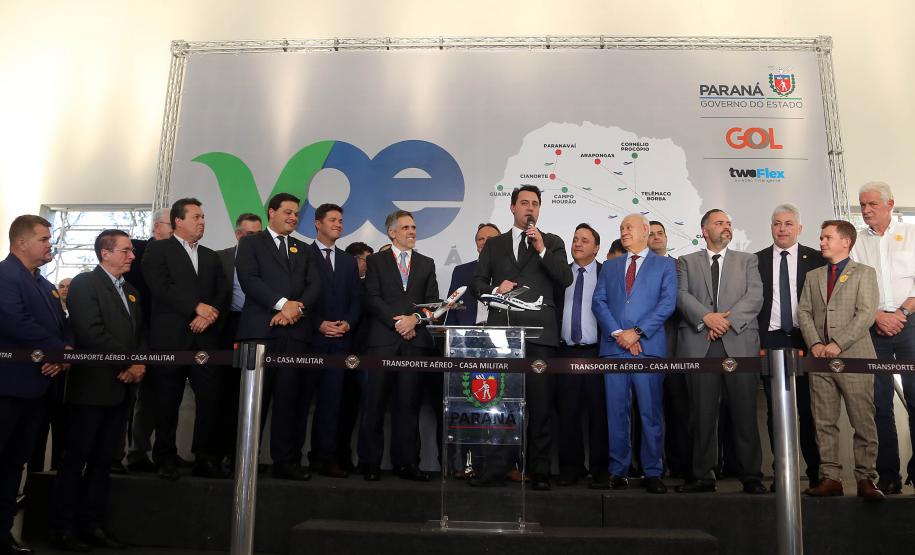 O Paraná passa a ter a maior malha aeroviária do País com o início nesta quarta-feira (07) do programa Voe Paraná. O novo pacote aéreo regional foi lançado pelo governador Carlos Massa Ratinho Junior no Aeroporto do Bacacheri, em Curitiba, e vai atender 12 cidades, de todas as regiões do Estado.Foto Gilson Abreu AENPr