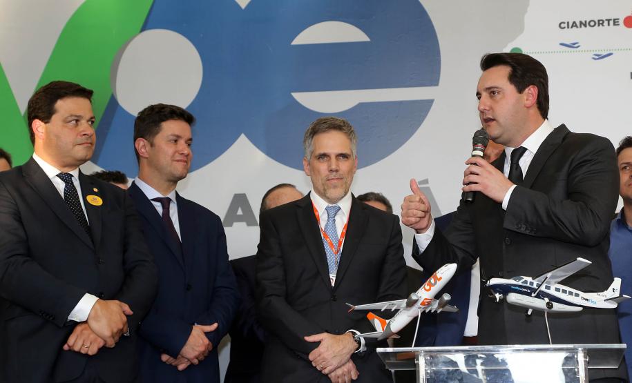 O Paraná passa a ter a maior malha aeroviária do País com o início nesta quarta-feira (07) do programa Voe Paraná. O novo pacote aéreo regional foi lançado pelo governador Carlos Massa Ratinho Junior no Aeroporto do Bacacheri, em Curitiba, e vai atender 12 cidades, de todas as regiões do Estado.Foto Gilson Abreu AENPr