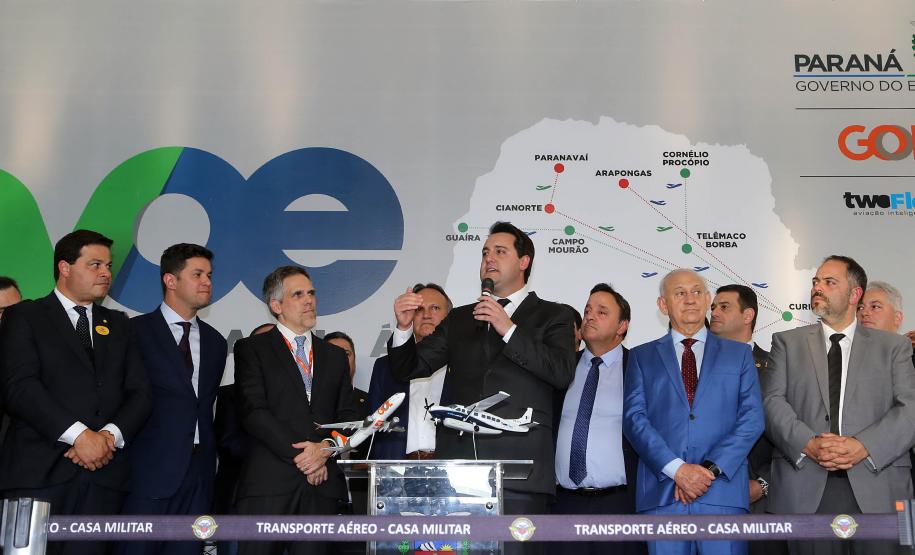 O Paraná passa a ter a maior malha aeroviária do País com o início nesta quarta-feira (07) do programa Voe Paraná. O novo pacote aéreo regional foi lançado pelo governador Carlos Massa Ratinho Junior no Aeroporto do Bacacheri, em Curitiba, e vai atender 12 cidades, de todas as regiões do Estado.Foto Gilson Abreu AENPr
