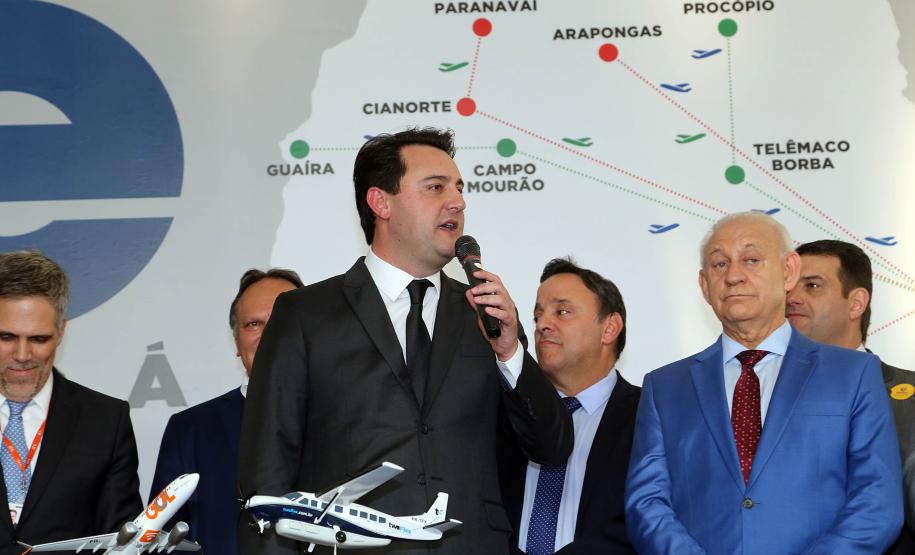 O Paraná passa a ter a maior malha aeroviária do País com o início nesta quarta-feira (07) do programa Voe Paraná. O novo pacote aéreo regional foi lançado pelo governador Carlos Massa Ratinho Junior no Aeroporto do Bacacheri, em Curitiba, e vai atender 12 cidades, de todas as regiões do Estado.Foto Gilson Abreu AENPr