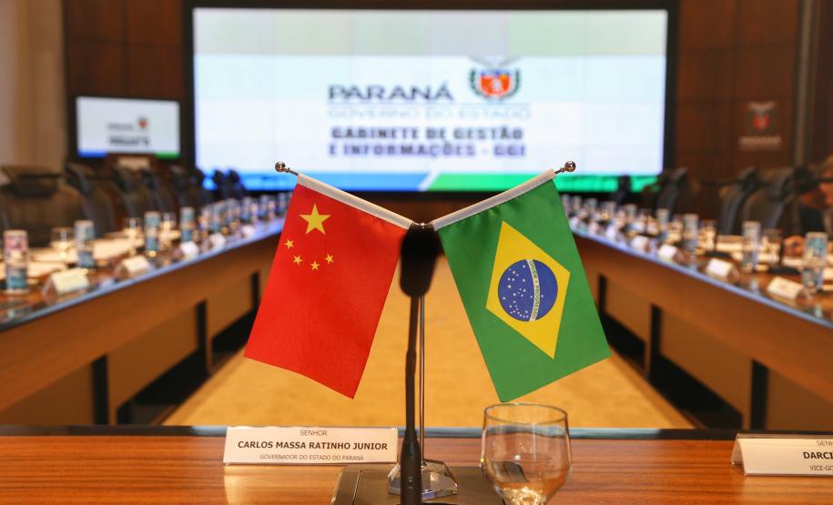 O governador Carlos Massa Ratinho Junior e técnicos da Secretaria de Infraestrutura e Logística apresentaram nesta quarta-feira (7) ao grupo China Merchants projetos ferroviários de curto, médio e longo prazos no Paraná