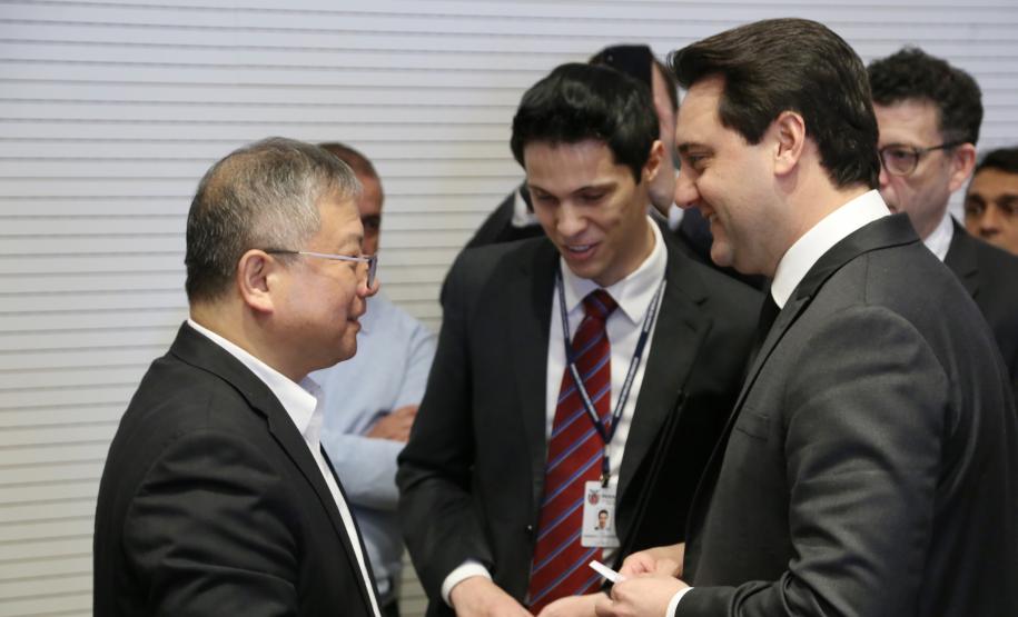 O governador Carlos Massa Ratinho Junior e técnicos da Secretaria de Infraestrutura e Logística apresentaram nesta quarta-feira (7) ao grupo China Merchants projetos ferroviários de curto, médio e longo prazos no Paraná