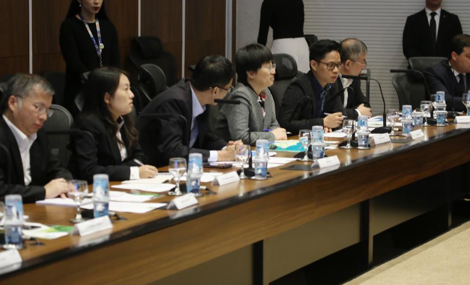 O governador Carlos Massa Ratinho Junior e técnicos da Secretaria de Infraestrutura e Logística apresentaram nesta quarta-feira (7) ao grupo China Merchants projetos ferroviários de curto, médio e longo prazos no Paraná