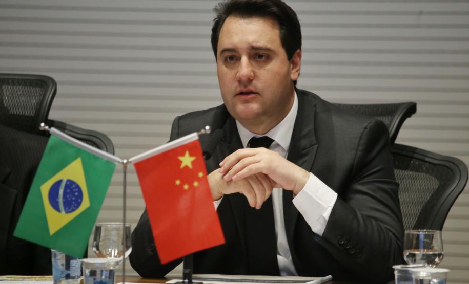 O governador Carlos Massa Ratinho Junior e técnicos da Secretaria de Infraestrutura e Logística apresentaram nesta quarta-feira (7) ao grupo China Merchants projetos ferroviários de curto, médio e longo prazos no Paraná