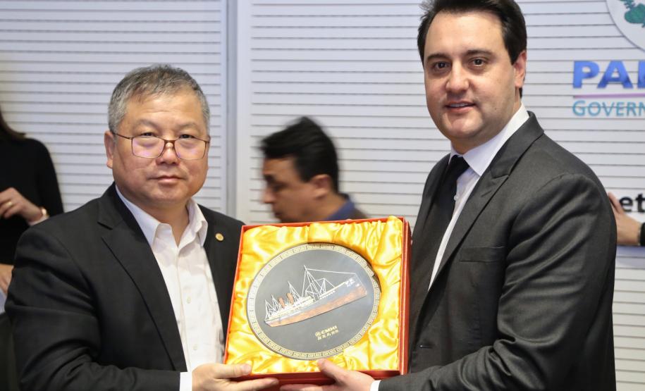 O governador Carlos Massa Ratinho Junior e técnicos da Secretaria de Infraestrutura e Logística apresentaram nesta quarta-feira (7) ao grupo China Merchants projetos ferroviários de curto, médio e longo prazos no Paraná