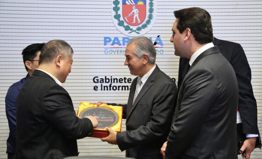 O governador Carlos Massa Ratinho Junior e técnicos da Secretaria de Infraestrutura e Logística apresentaram nesta quarta-feira (7) ao grupo China Merchants projetos ferroviários de curto, médio e longo prazos no Paraná