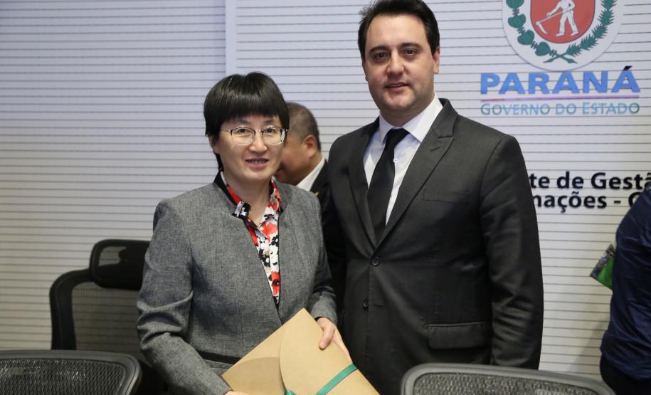 O governador Carlos Massa Ratinho Junior e técnicos da Secretaria de Infraestrutura e Logística apresentaram nesta quarta-feira (7) ao grupo China Merchants projetos ferroviários de curto, médio e longo prazos no Paraná