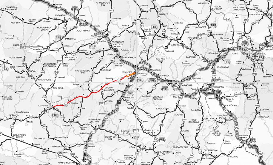 Na PR-323, no Noroeste do Estado, foram iniciados serviços de fresagem, que é a retirada da camada superior do pavimento, seguida pela reperfilagem, que consiste na aplicação de concreto betuminoso usinado a quente (CBUQ) e compactação desse material. O resultado será uma pista plana, sem deformações e buracos. Os trabalhos começaram em Cianorte e devem ser executados até Maringá, em uma extensão de 77,11 quilômetros.Foto: Divulgação/DER