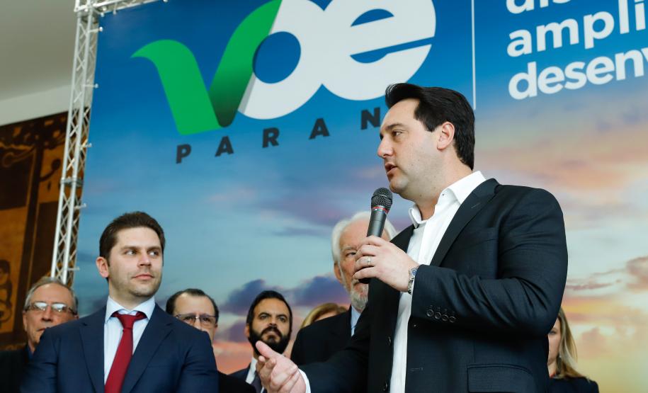 Um acordo assinado pelo governador Carlos Massa Ratinho Junior e o Grupo Latam Airlines vai abrir 71 novos voos no Estado. A empresa destaca que haverá ampliação de 17% das operações Paraná, fazendo do Estado o quarto maior mercado da companhia no Brasil. O anúncio feito nesta sexta-feira (30), no Palácio Iguaçu, em Curitiba.