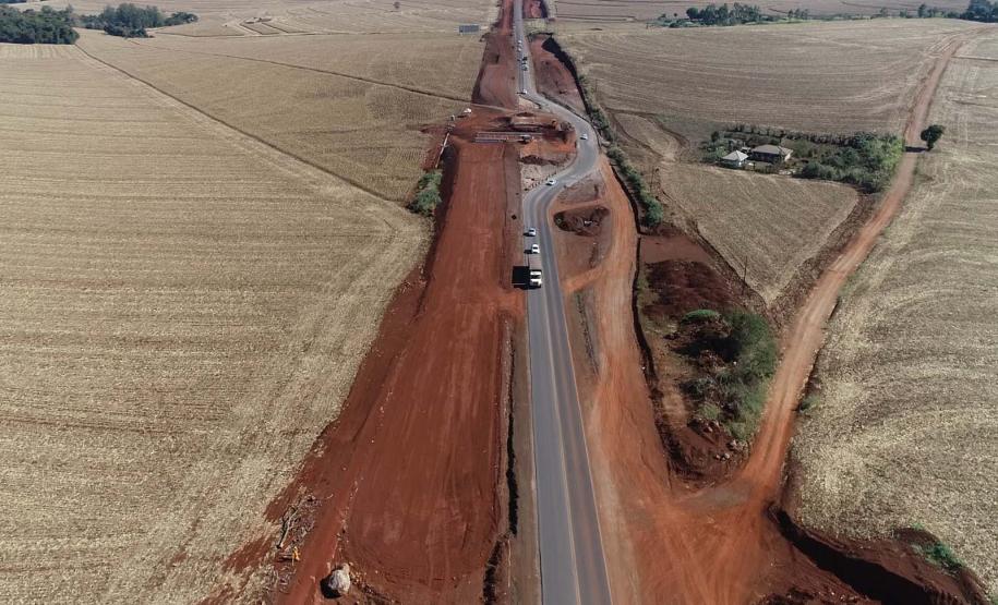 O Governo do Estado está investindo R$ 74,4 milhões em obras de rodovias da região Noroeste. Estão em andamento a duplicação da PR-323, de Paiçandu até Doutor Camargo, e a construção de uma ciclovia no município de Terra Boa, na PR-082. As obras são executadas pelo Departamento de Estradas de Rodagem do Paraná (DER-PR). Foto: Divulgação/DER