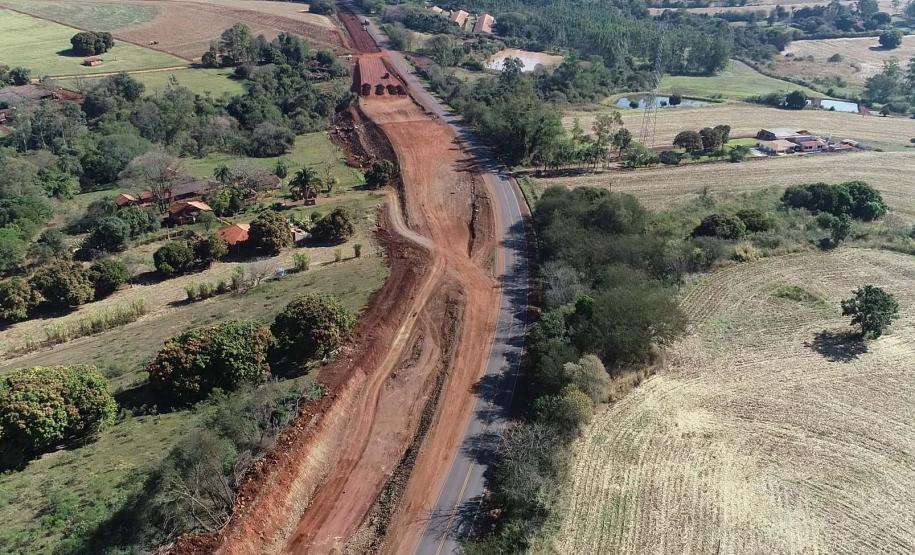 O Governo do Estado está investindo R$ 74,4 milhões em obras de rodovias da região Noroeste. Estão em andamento a duplicação da PR-323, de Paiçandu até Doutor Camargo, e a construção de uma ciclovia no município de Terra Boa, na PR-082. As obras são executadas pelo Departamento de Estradas de Rodagem do Paraná (DER-PR). Foto: Divulgação/DER