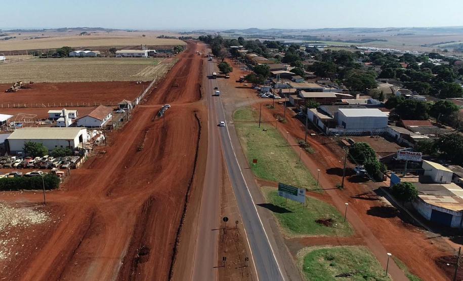 O Governo do Estado está investindo R$ 74,4 milhões em obras de rodovias da região Noroeste. Estão em andamento a duplicação da PR-323, de Paiçandu até Doutor Camargo, e a construção de uma ciclovia no município de Terra Boa, na PR-082. As obras são executadas pelo Departamento de Estradas de Rodagem do Paraná (DER-PR). Foto: Divulgação/DER