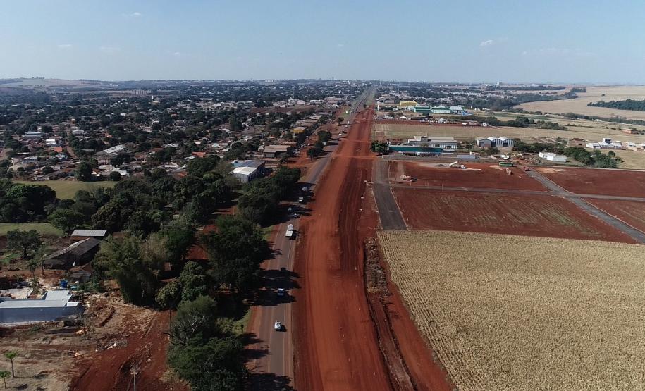 O Governo do Estado está investindo R$ 74,4 milhões em obras de rodovias da região Noroeste. Estão em andamento a duplicação da PR-323, de Paiçandu até Doutor Camargo, e a construção de uma ciclovia no município de Terra Boa, na PR-082. As obras são executadas pelo Departamento de Estradas de Rodagem do Paraná (DER-PR). Foto: Divulgação/DER