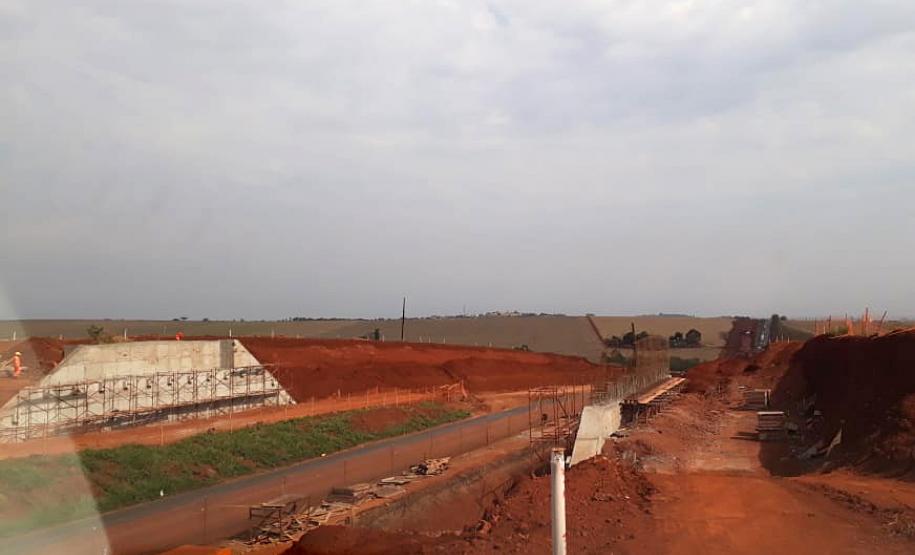 O Governo do Estado está investindo R$ 74,4 milhões em obras de rodovias da região Noroeste. Estão em andamento a duplicação da PR-323, de Paiçandu até Doutor Camargo, e a construção de uma ciclovia no município de Terra Boa, na PR-082. As obras são executadas pelo Departamento de Estradas de Rodagem do Paraná (DER-PR). Foto: Divulgação/DER