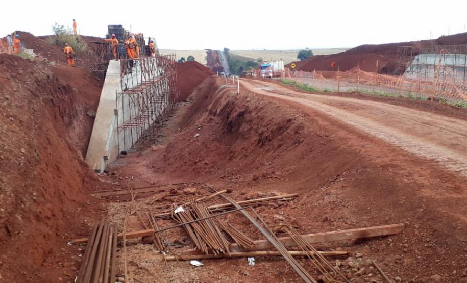 O Governo do Estado está investindo R$ 74,4 milhões em obras de rodovias da região Noroeste. Estão em andamento a duplicação da PR-323, de Paiçandu até Doutor Camargo, e a construção de uma ciclovia no município de Terra Boa, na PR-082. As obras são executadas pelo Departamento de Estradas de Rodagem do Paraná (DER-PR). Foto: Divulgação/DER