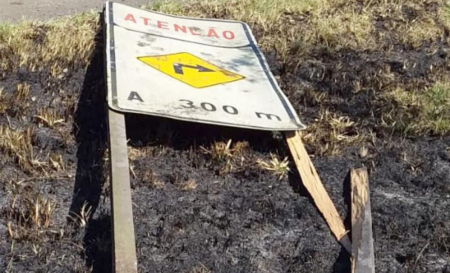 Governo alerta para os perigos causados pelo vandalismo de placas. Foto: Divulgação/DER